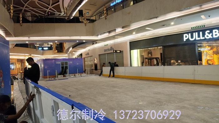 為冰場(chǎng)安裝護(hù)欄